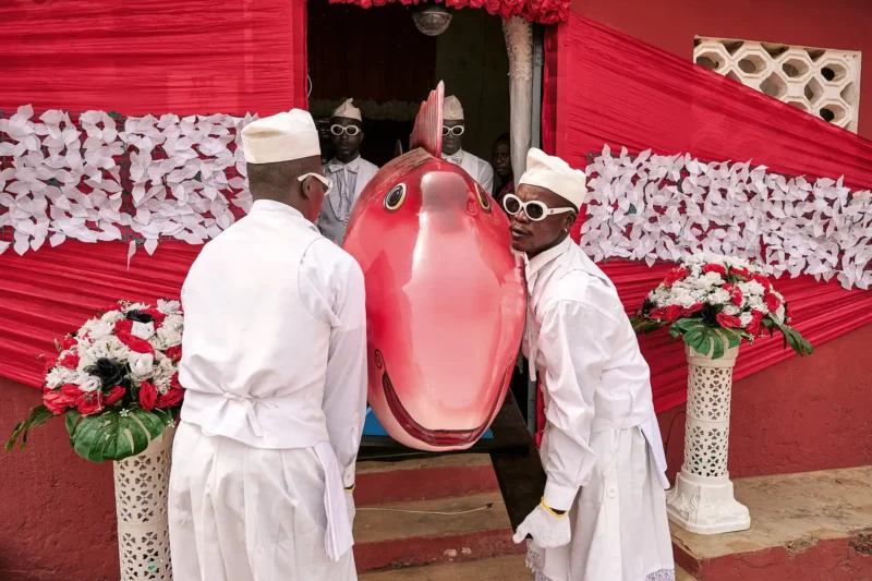 , IN PICTURES: Fish, teapots and a pineapple! Ghana’s most stylish coffins