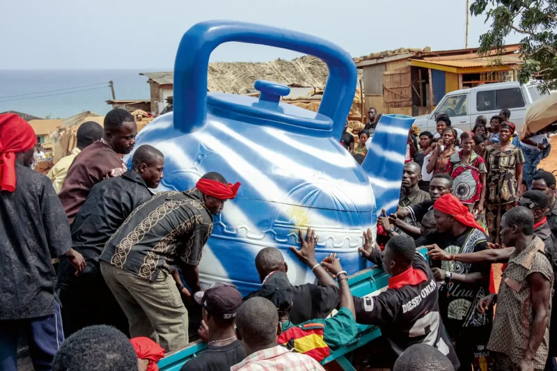 , IN PICTURES: Fish, teapots and a pineapple! Ghana’s most stylish coffins